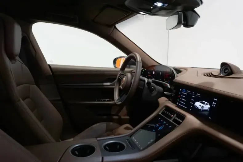 Porsche Taycan din 2023 cu 23.600 km - oferta POR153454 - foto 17