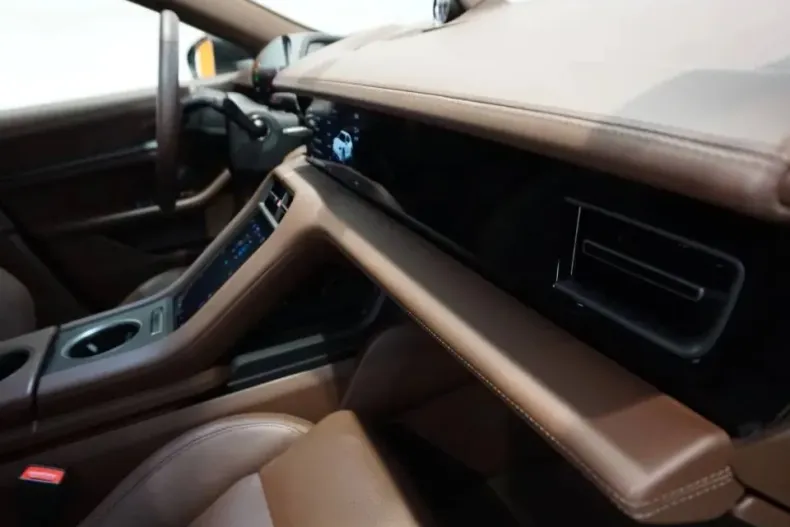 Porsche Taycan din 2023 cu 23.600 km - oferta POR153454 - foto 18