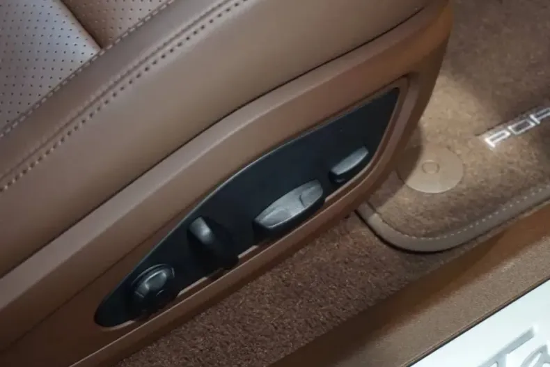 Porsche Taycan din 2023 cu 23.600 km - oferta POR153454 - foto 20