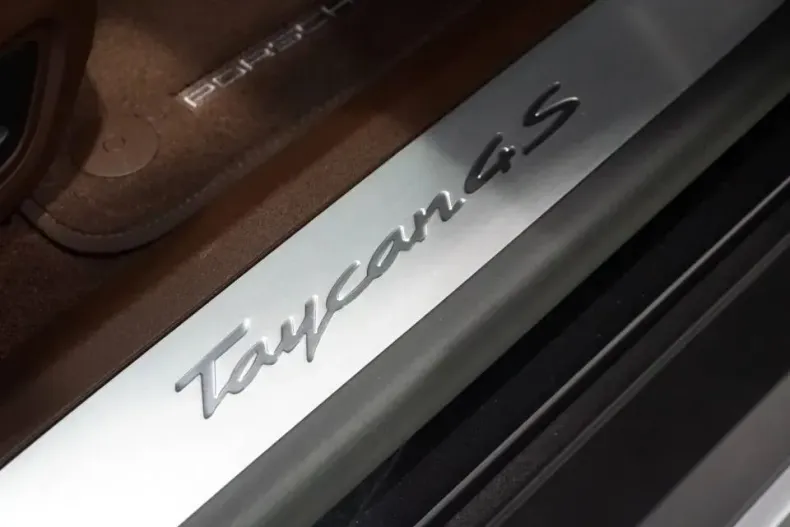 Porsche Taycan din 2023 cu 23.600 km - oferta POR153454 - foto 21