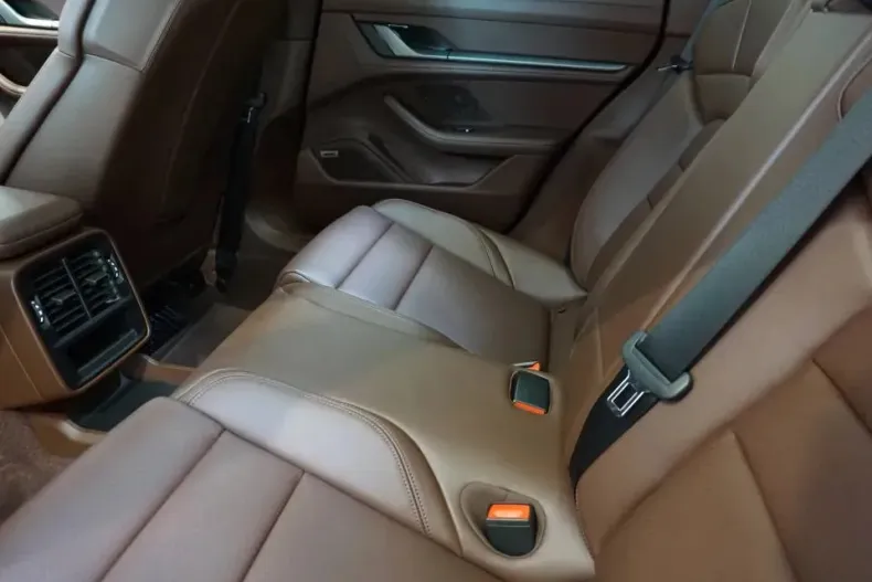 Porsche Taycan din 2023 cu 23.600 km - oferta POR153454 - foto 22