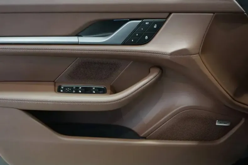 Porsche Taycan din 2023 cu 23.600 km - oferta POR153454 - foto 24