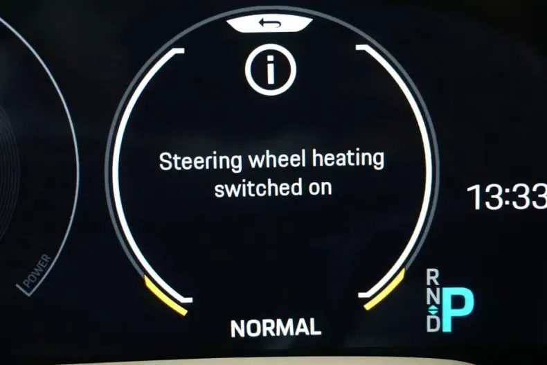 Porsche Taycan din 2023 cu 23.600 km - oferta POR153454 - foto 28