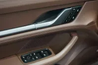 Porsche Taycan din 2023 cu 23.600 km - oferta POR153454 - foto 29