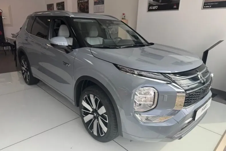 Mitsubishi Outlander din 2025 cu 1 km - oferta MIT153456 - foto 2