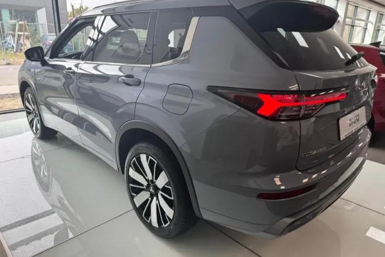 Mitsubishi Outlander din 2025 cu 1 km - oferta MIT153456 - foto 3