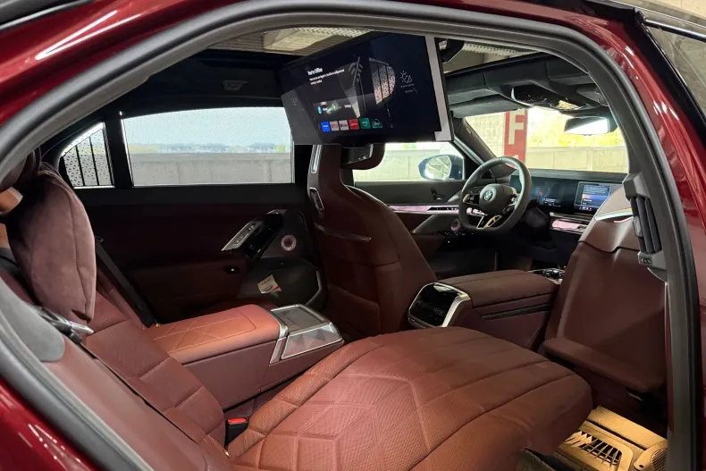 BMW Seria 7 din 2024 cu 21.000 km - oferta BMW153496 - foto 1