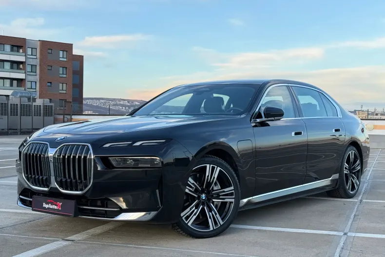 BMW Seria 7 din 2023 cu 49.990 km - oferta BMW153504 - foto 1