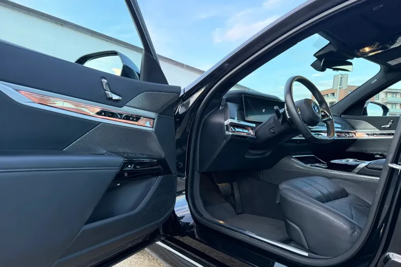 BMW Seria 7 din 2023 cu 49.990 km - oferta BMW153504 - foto 14