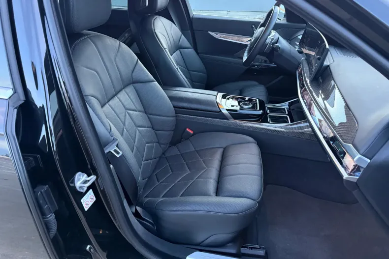 BMW Seria 7 din 2023 cu 49.990 km - oferta BMW153504 - foto 39