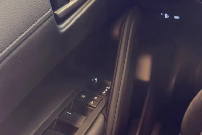 Toyota Corolla Cross din 2025 cu 5 km - oferta TOY153532 - foto 24