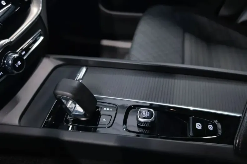 Volvo XC60 din 2021 cu 104.343 km - oferta VOL153559 - foto 12