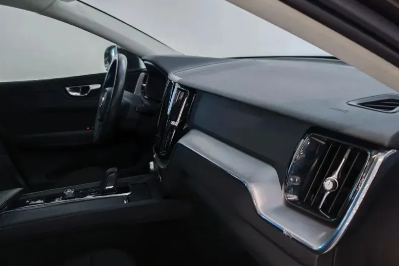 Volvo XC60 din 2021 cu 162.543 km - oferta VOL153560 - foto 6