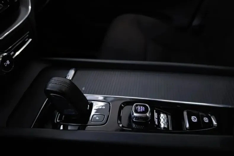 Volvo XC60 din 2021 cu 162.543 km - oferta VOL153560 - foto 16