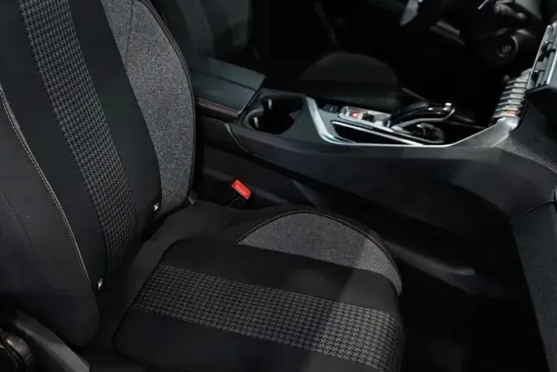 Peugeot 3008 din 2019 cu 90.489 km - oferta PEU153571 - foto 9