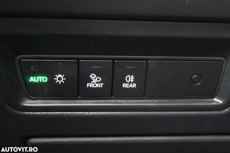 Volkswagen Touareg din 2021 cu 151.879 km - oferta VOL153630 - foto 23