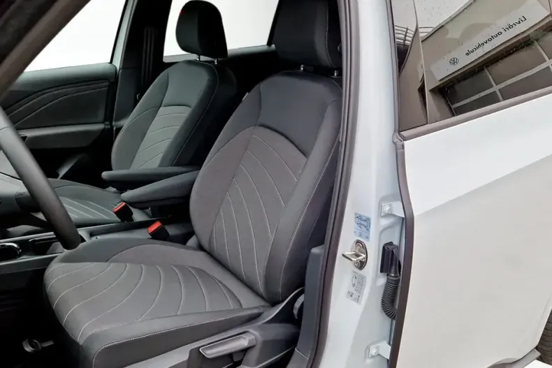 Volkswagen ID.3 din 2025 cu 5.000 km - oferta VOL153646 - foto 11