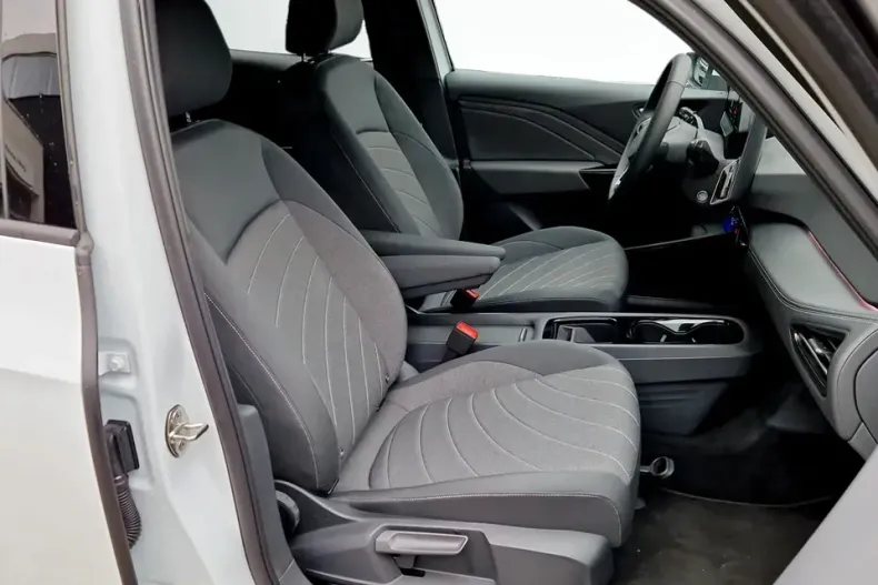 Volkswagen ID.3 din 2025 cu 5.000 km - oferta VOL153646 - foto 13