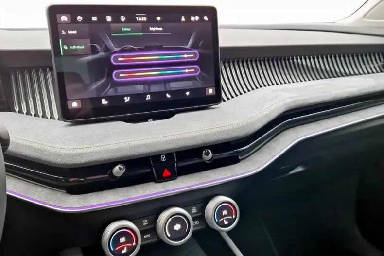 Skoda Superb din 2025 cu 5.000 km - oferta SKO153649 - foto 18