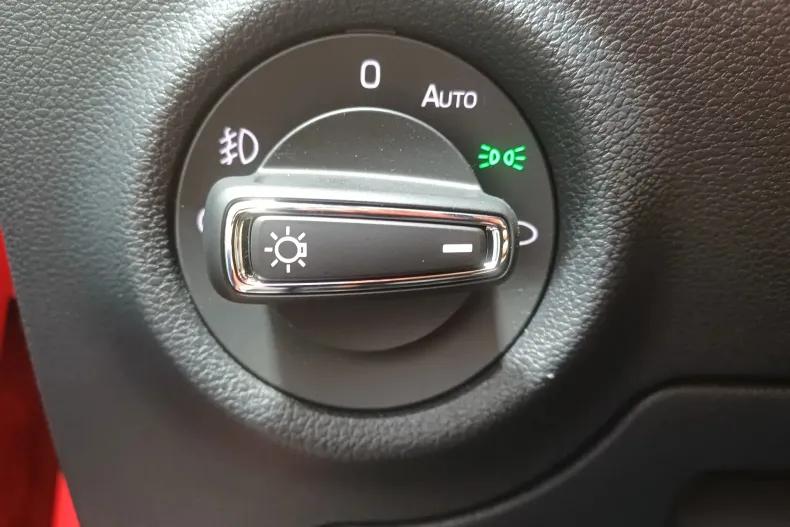 Skoda Kamiq din 2025 cu 3.745 km - oferta SKO153658 - foto 10