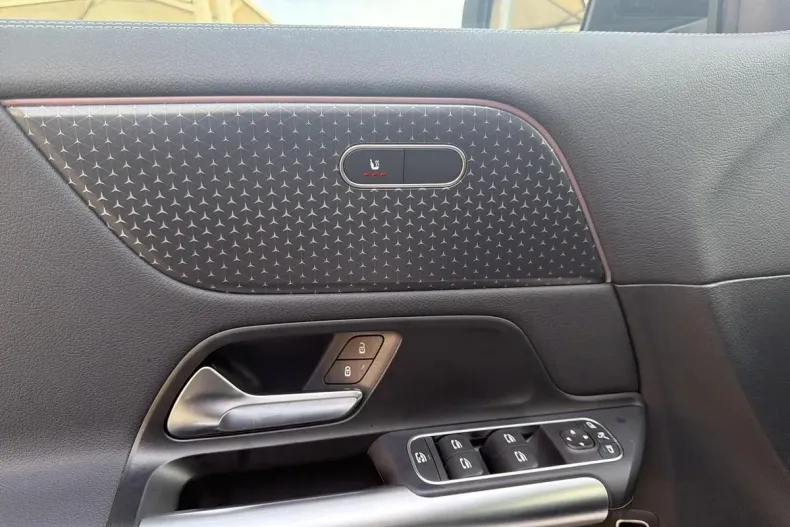 Mercedes-Benz GLA din 2025 cu 9.768 km - oferta MER153660 - foto 17