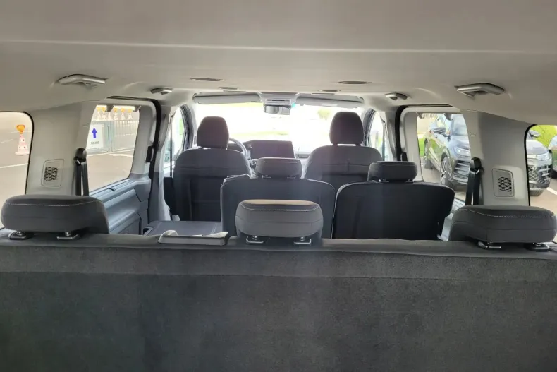 Volkswagen Caravelle din 2025 cu 22 km - oferta VOL153671 - foto 16