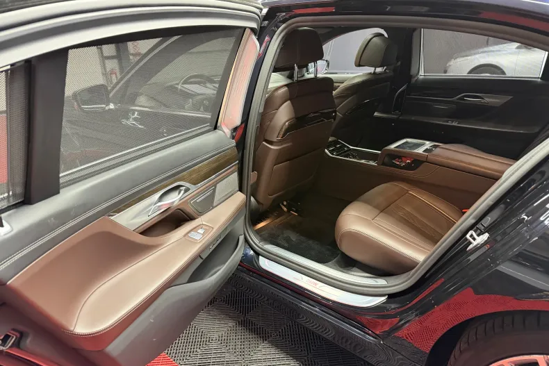 BMW Seria 7 din 2019 cu 175.000 km - oferta BMW153681 - foto 14