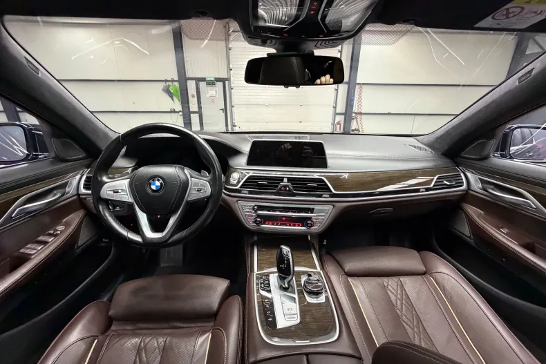 BMW Seria 7 din 2019 cu 175.000 km - oferta BMW153681 - foto 16