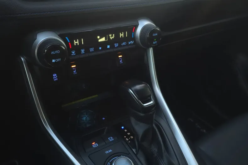 Toyota RAV4 din 2020 cu 52.254 km - oferta TOY153715 - foto 20