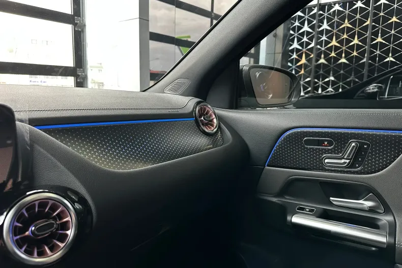 Mercedes-Benz EQA din 2025 cu 7 km - oferta MER153757 - foto 18