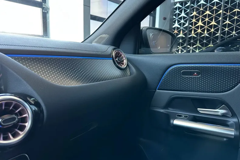 Mercedes-Benz EQA din 2025 cu 9 km - oferta MER153759 - foto 21