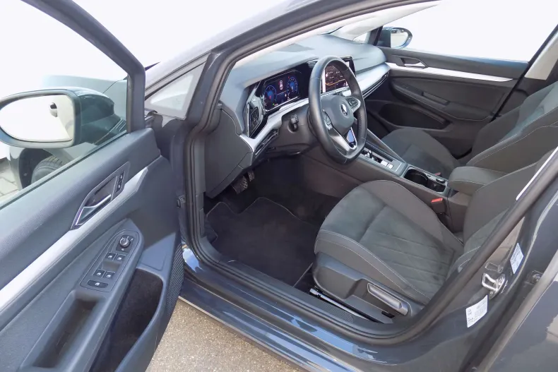 Volkswagen Golf din 2023 cu 53.784 km - oferta VOL153769 - foto 11