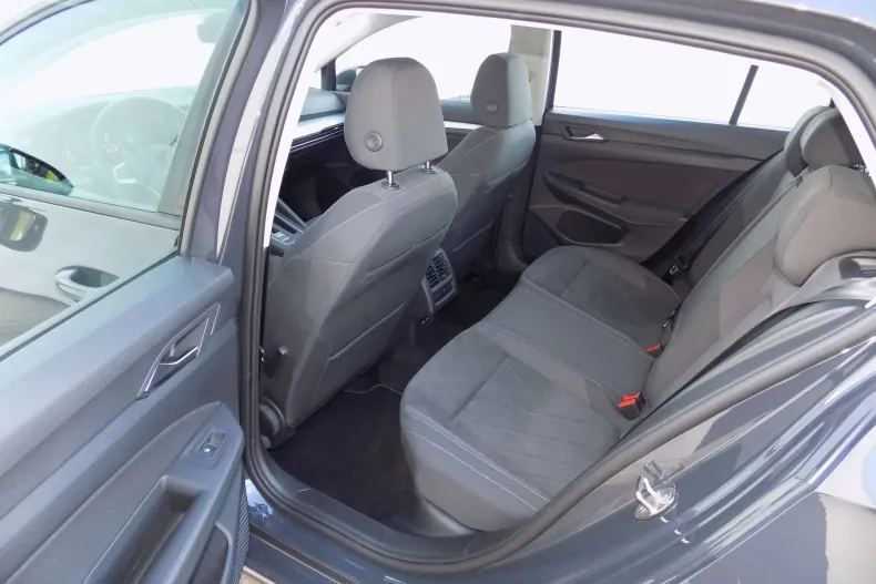 Volkswagen Golf din 2023 cu 53.784 km - oferta VOL153769 - foto 23