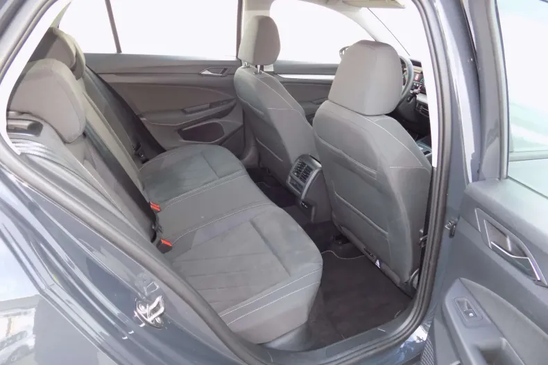 Volkswagen Golf din 2023 cu 53.784 km - oferta VOL153769 - foto 24