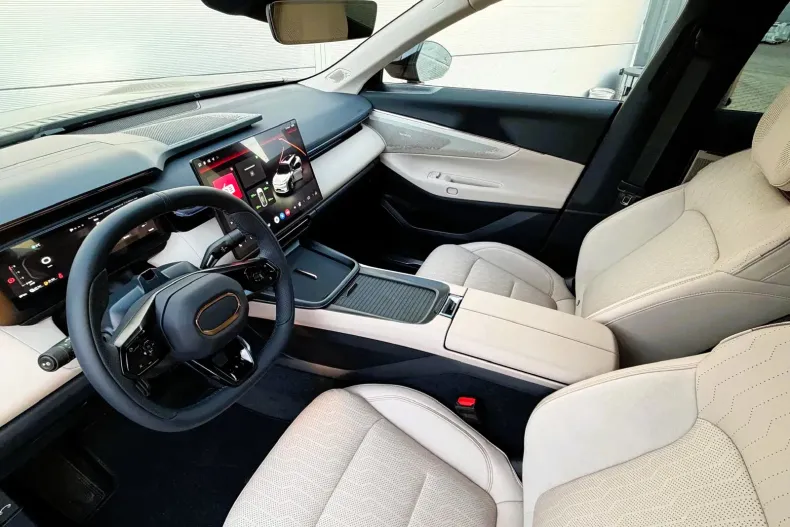 Lynk&Co 08 din 2025 cu 10 km - oferta LYN153776 - foto 6