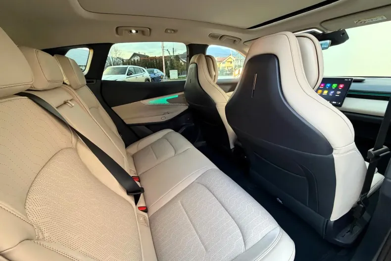 Lynk&Co 08 din 2025 cu 10 km - oferta LYN153776 - foto 20