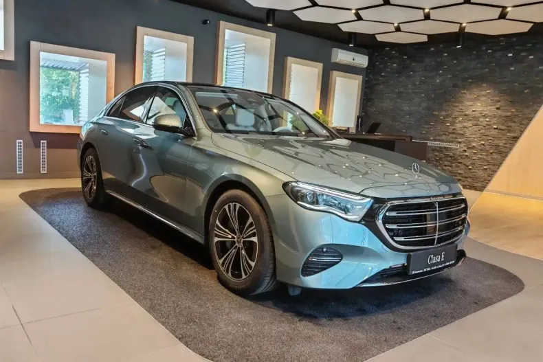 Mercedes-Benz E din 2025 cu 3.500 km - oferta MER153821 - foto 1