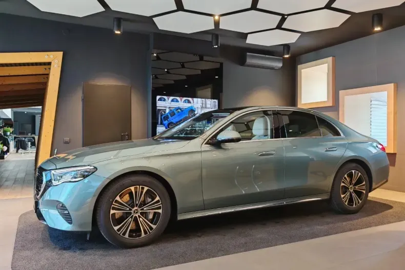 Mercedes-Benz E din 2025 cu 3.500 km - oferta MER153821 - foto 9