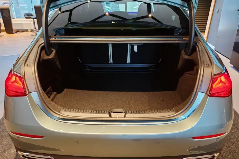 Mercedes-Benz E din 2025 cu 3.500 km - oferta MER153821 - foto 17