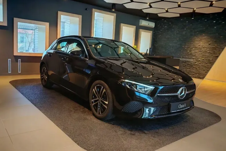 Mercedes-Benz A din 2025 cu 3.500 km - oferta MER153823 - foto 1