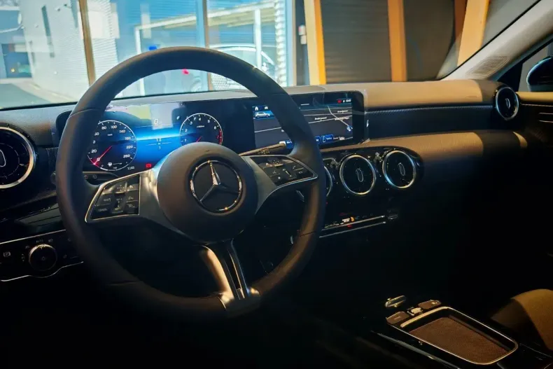 Mercedes-Benz A din 2025 cu 3.500 km - oferta MER153823 - foto 4