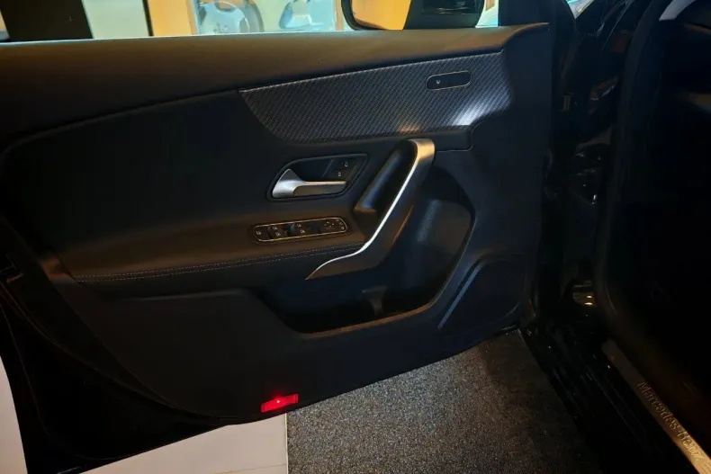 Mercedes-Benz A din 2025 cu 3.500 km - oferta MER153823 - foto 8