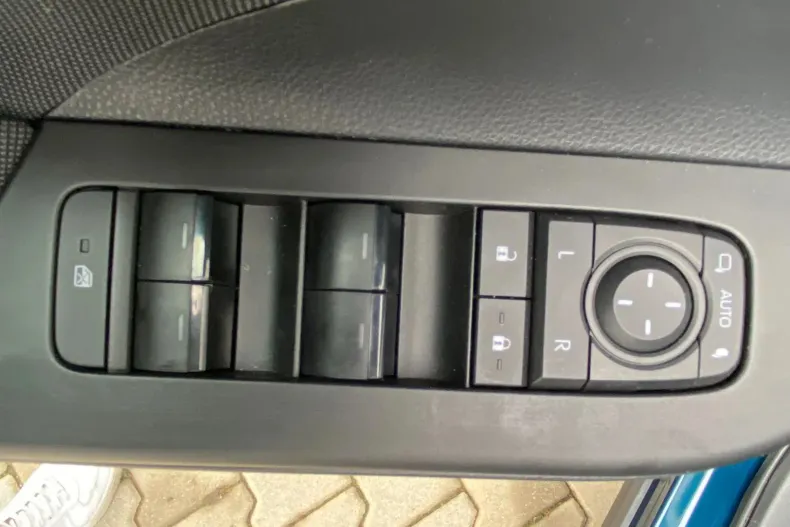 Toyota C-HR din 2025 cu 3.300 km - oferta TOY153835 - foto 9