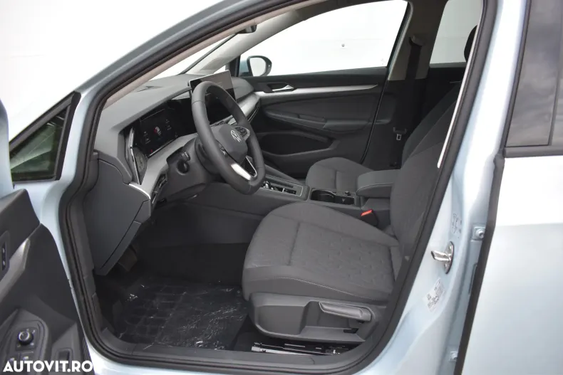 Volkswagen Golf din 2025 cu 1.282 km - oferta VOL153850 - foto 6