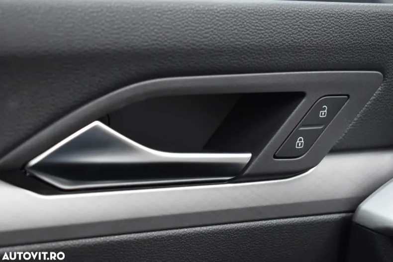 Volkswagen Golf din 2025 cu 1.282 km - oferta VOL153850 - foto 13