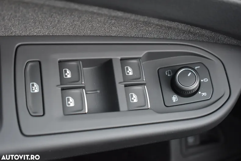 Volkswagen Golf din 2025 cu 1.282 km - oferta VOL153850 - foto 14