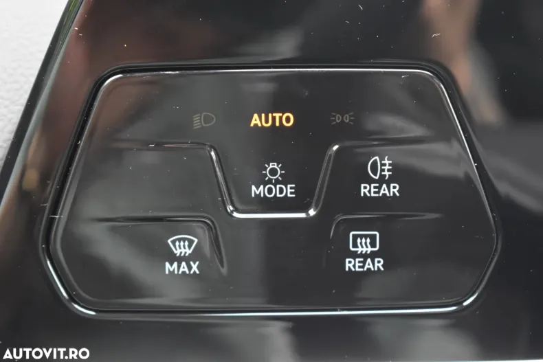 Volkswagen Golf din 2025 cu 1.282 km - oferta VOL153850 - foto 15