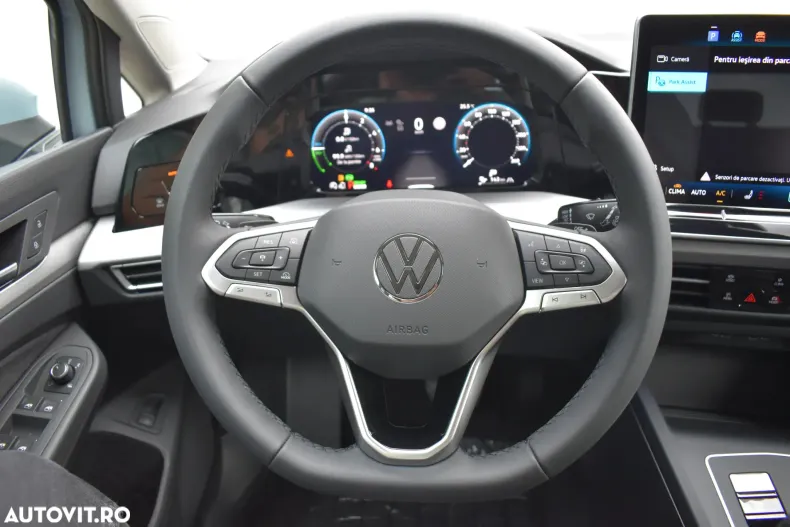 Volkswagen Golf din 2025 cu 1.282 km - oferta VOL153850 - foto 20