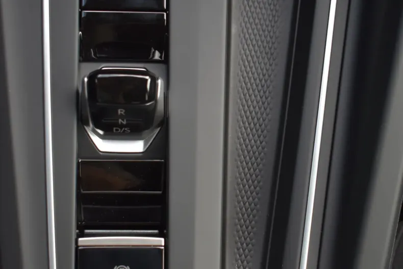 Volkswagen Golf din 2025 cu 1.282 km - oferta VOL153850 - foto 27