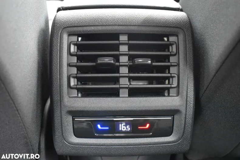 Volkswagen Golf din 2025 cu 1.282 km - oferta VOL153850 - foto 29